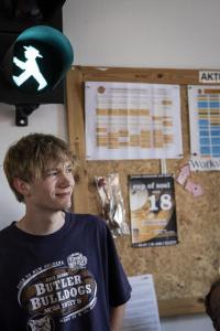 In den Redaktionen engagieren sich Menschen aller Generationen. Bild: Bundeskanzleramt / bundesfoto / Christina Czybik